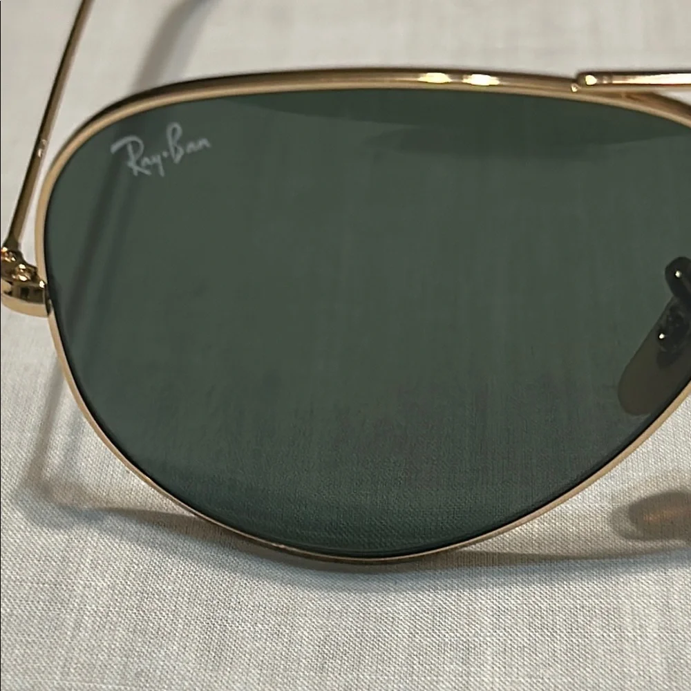 NWOT. Ray-Ban Gold Frame Sunglasses with Dark Lenses - Picture 4 of 8